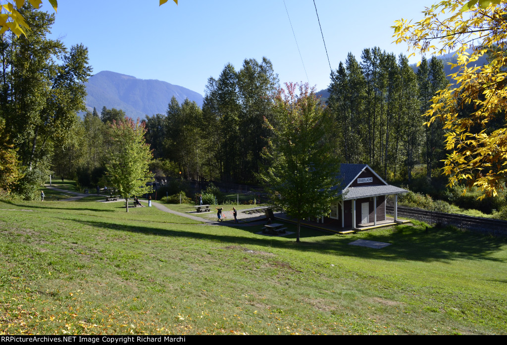 Grounds & souvenir shop at Craigellachie BC.